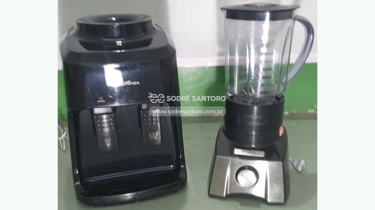 1 liquidificador e 1 bebedouro