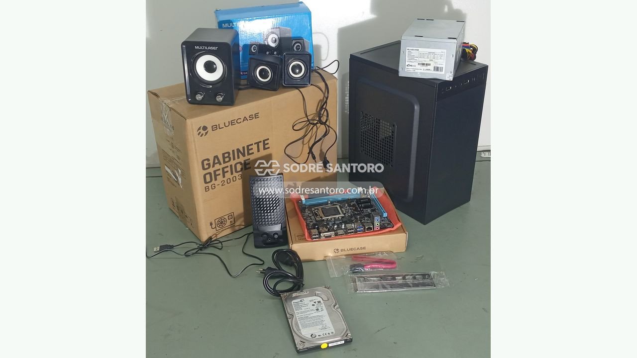1 gabinete, 1 fonte de alimentação, 1 placa-mãe