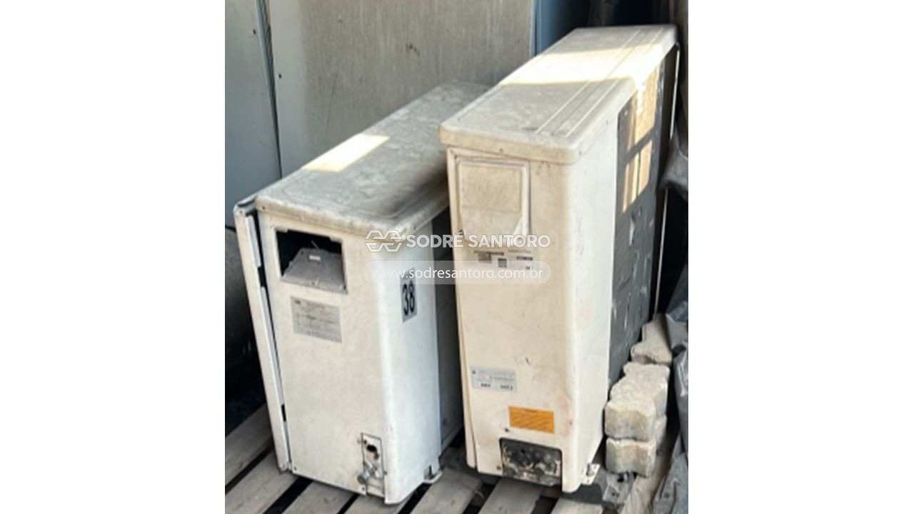 2 condensadoras de ar condicionado