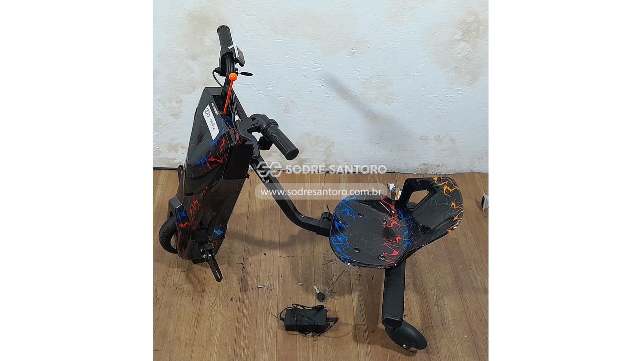 tricíclo elétrico infantil