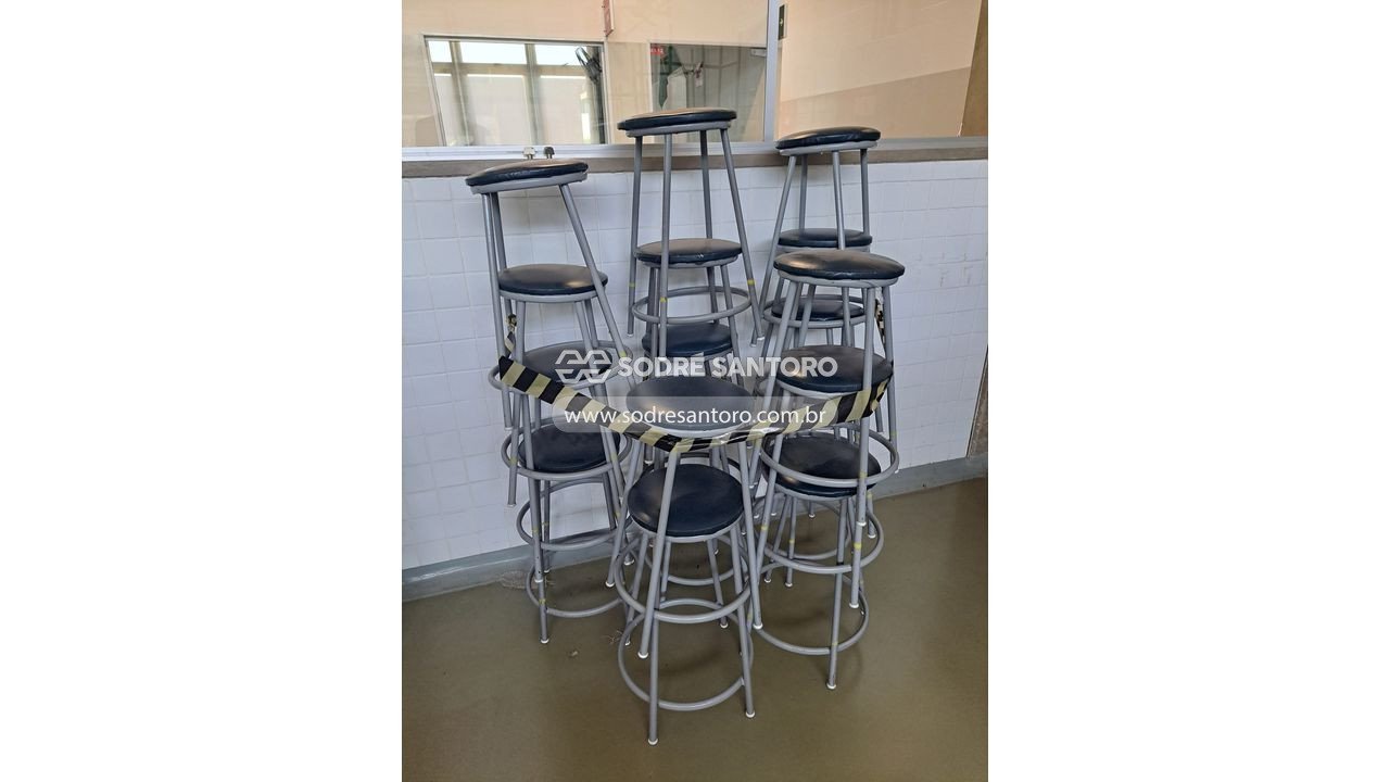 17 banquetas altas de aço