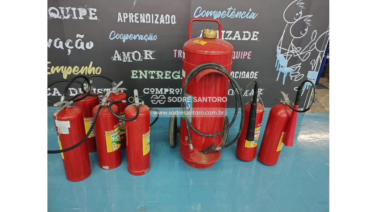 1 carreta ap 75 litros/extintores