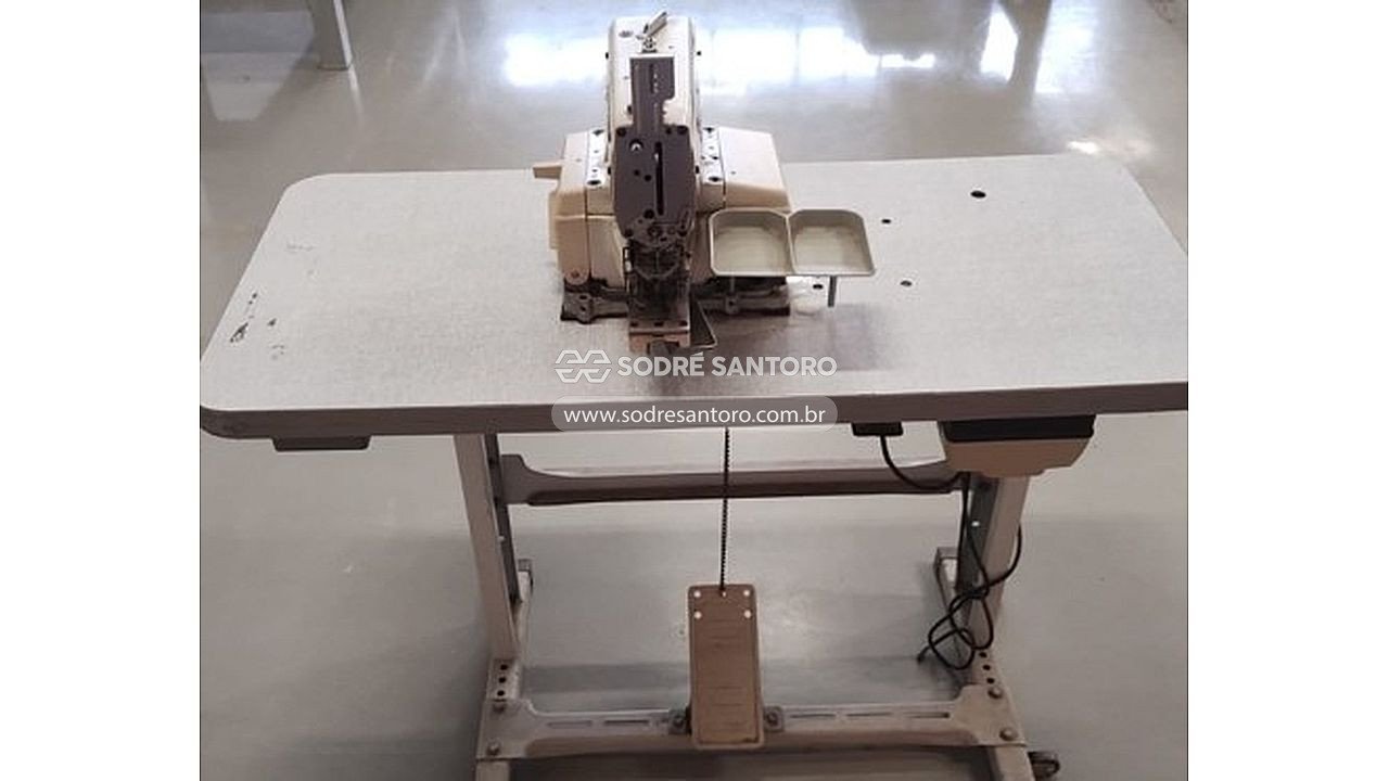 1 máquina de costura botoneira