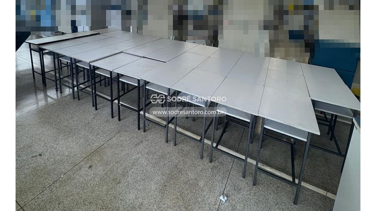 carteiras escolares diversas