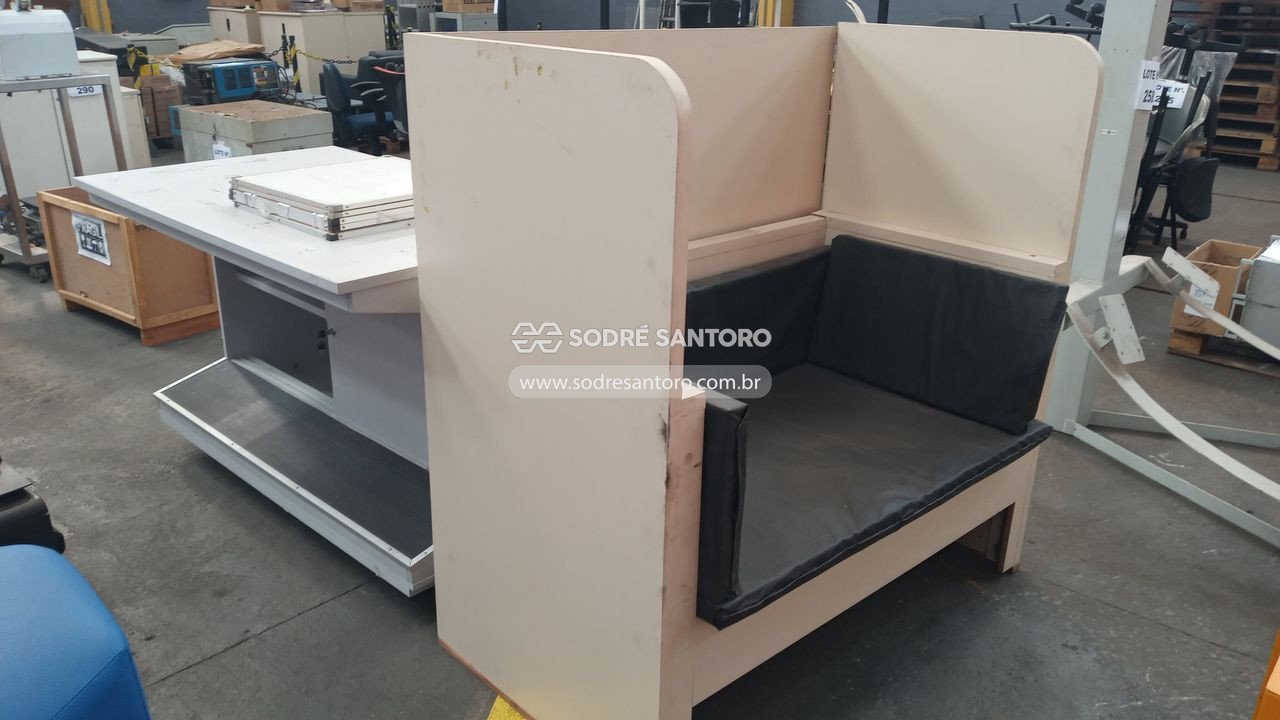 balcão/mesa/quadro/sofá/bancada