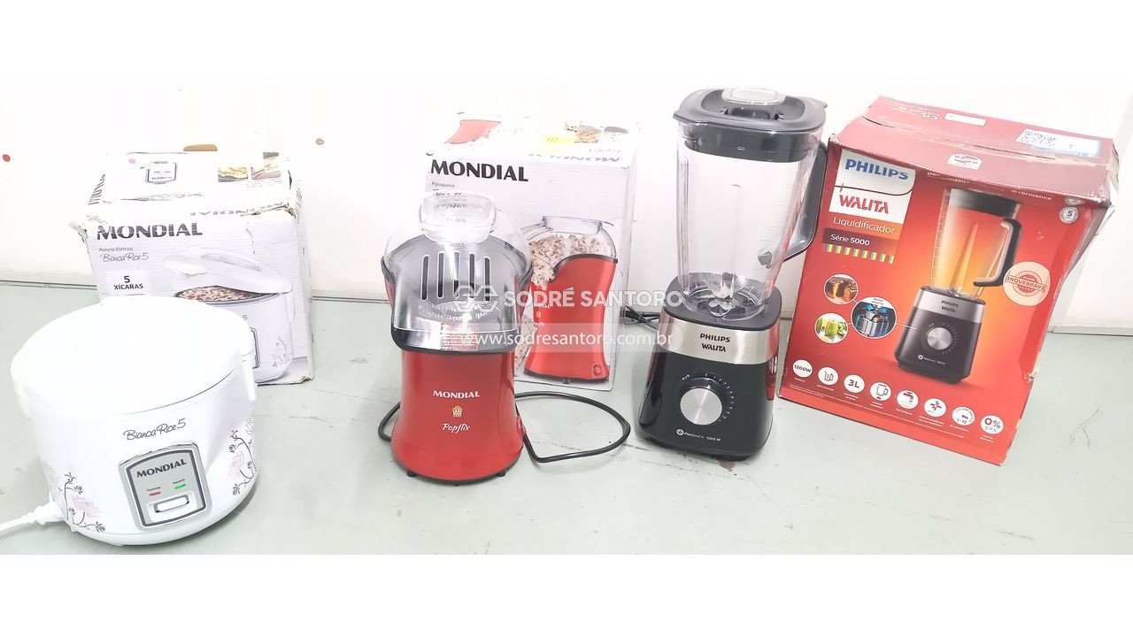 1 panela elétrica, 1 liquidificador