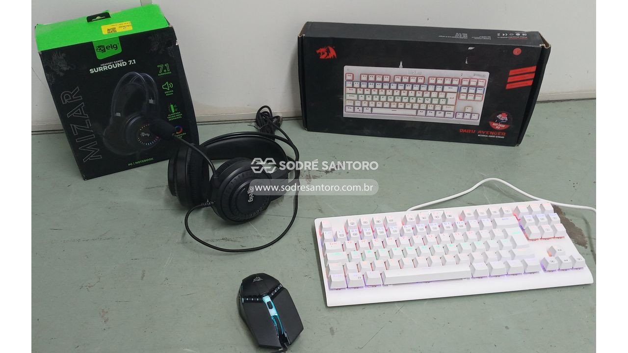 1 fone, 1 mouse e 1 teclado personalizados