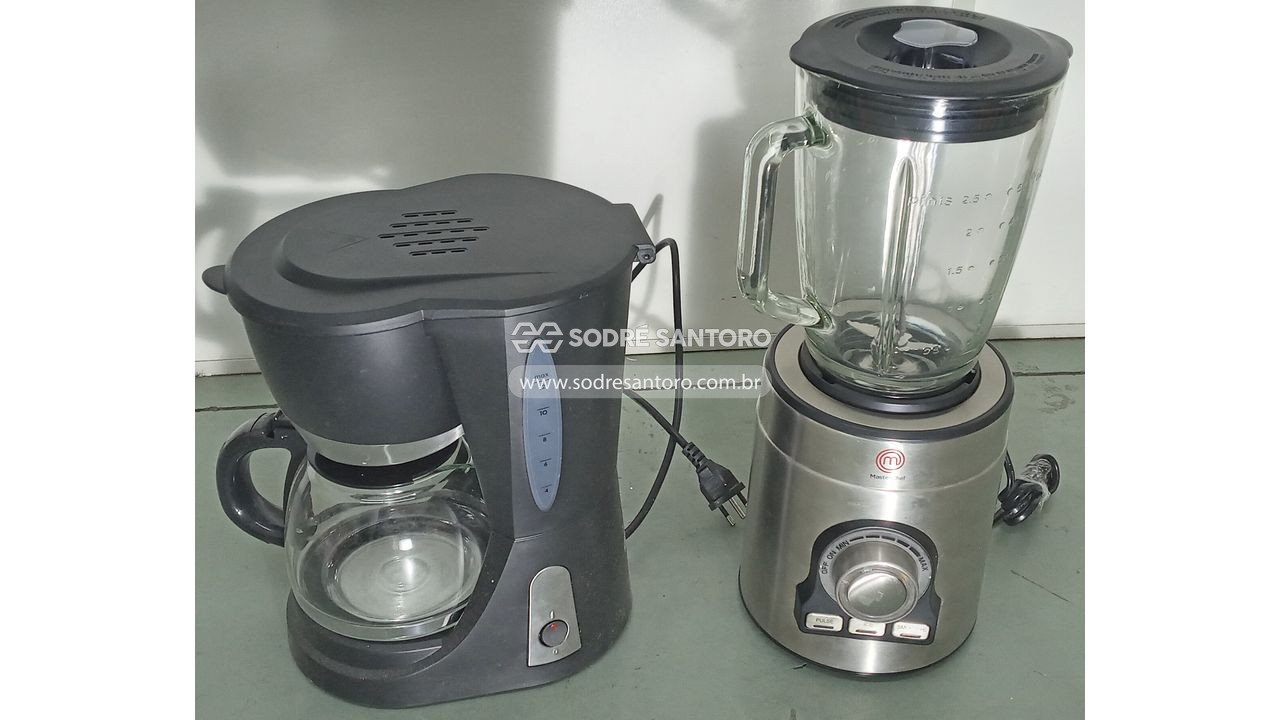 1 cafeteira e 1 liquificador