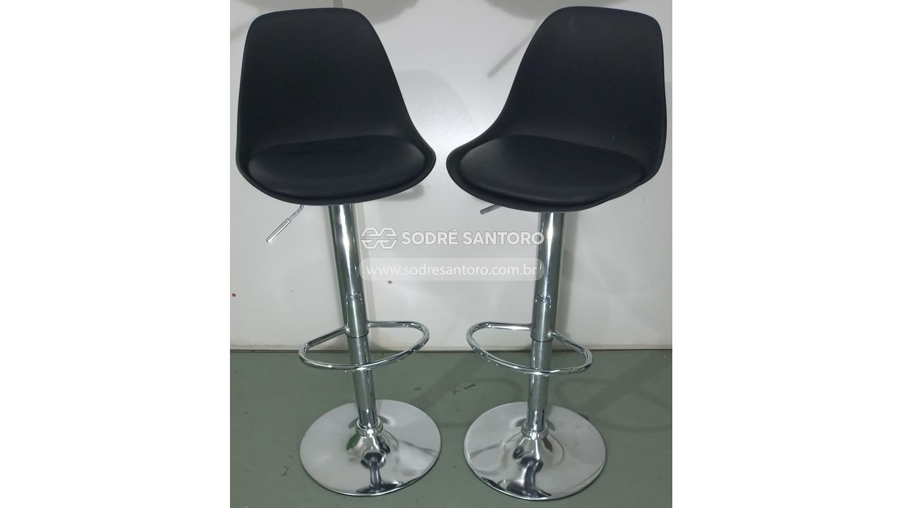 2 banquetas pretas