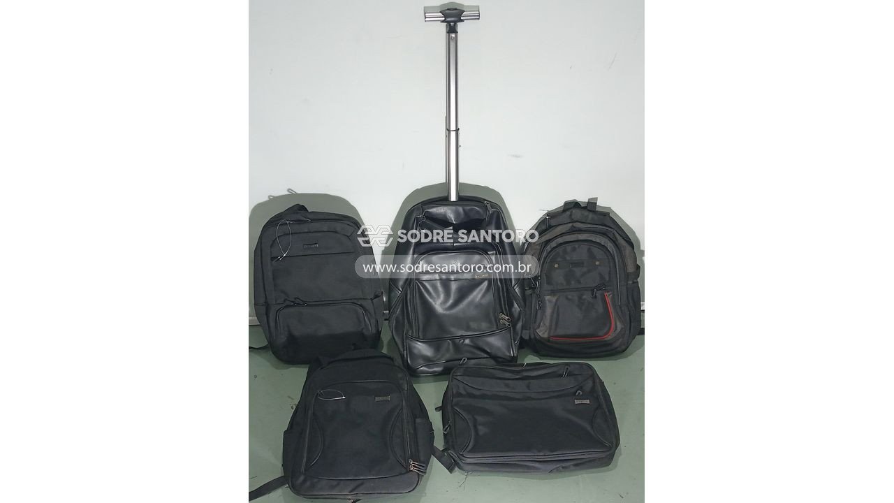 4 mochilas e 1 mala
