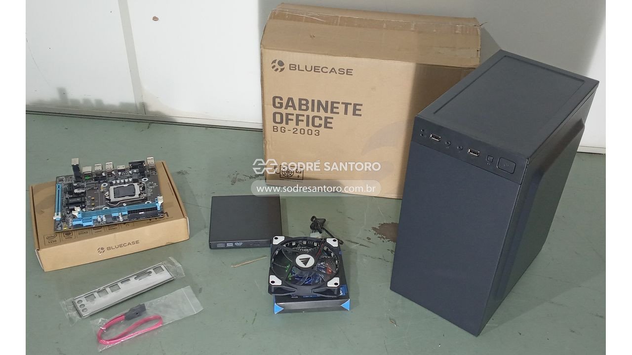 1 gabeinete, 1 cooler, 1 placa-mãe e 1 dvd