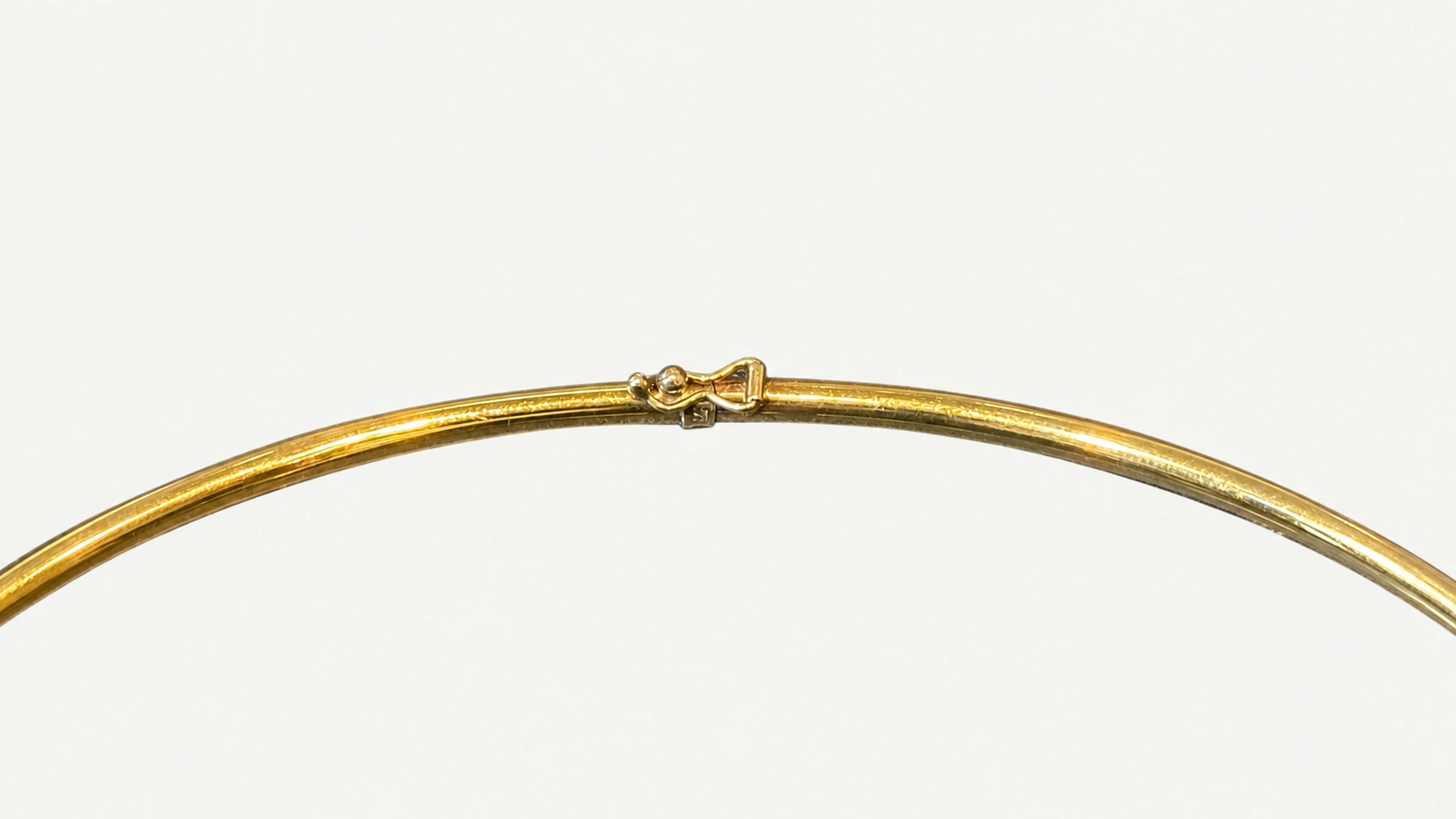 Foto 4: Colar rígido em ouro amarelo 18k. Peso: 14.1 gramas. Medida: 40 cm.