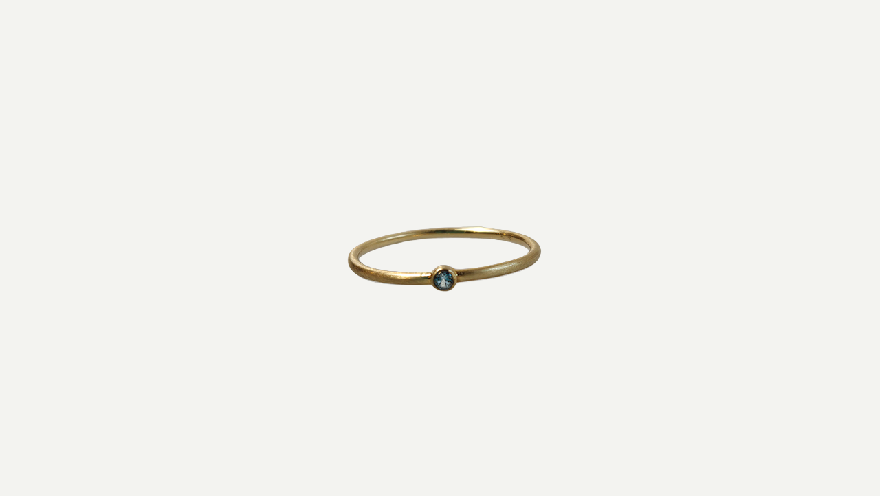 Foto 10 de 11: ANTONIO BERNARDO - Conjunto de oito anéis Antonio Bernardo em ouro amarelo 18k, sendo um com diamante e um com turmalina paraíba. Peso: 10,1 gramas. Aro: 18,5.
