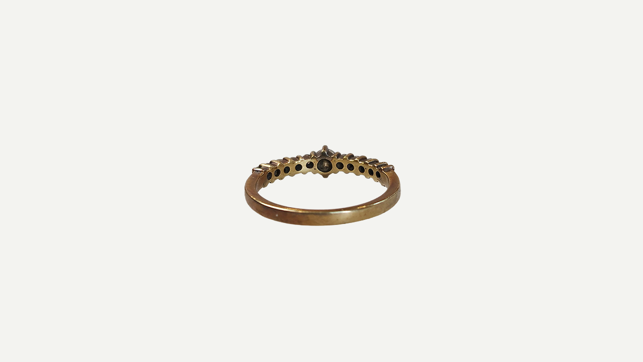 Foto 4: H STERN - Anel em ouro amarelo 18k, com aproximadamente 0.20 cts de diamantes. Peso total: 2.5 gramas. Aro: 16.