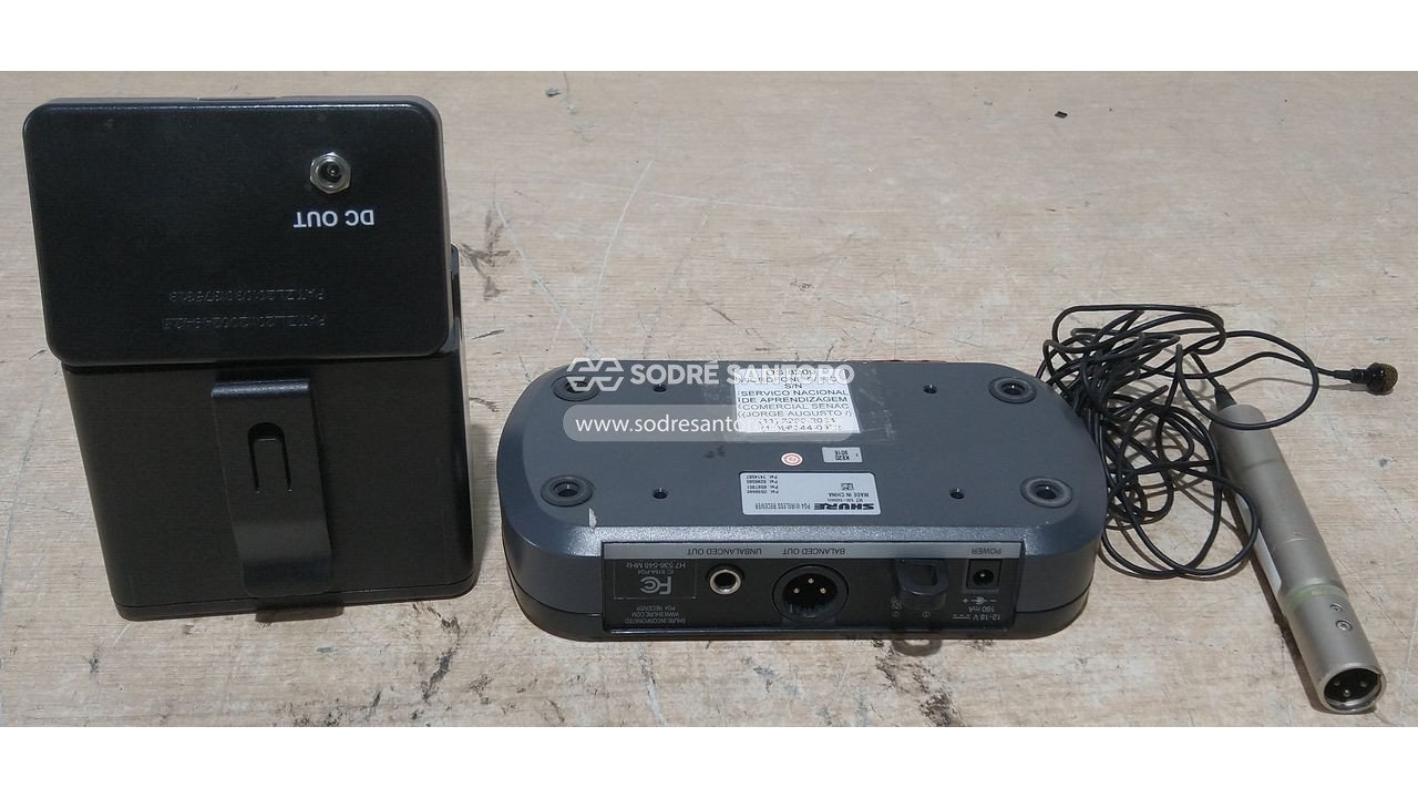 Foto 2: 1 microfone de lapela, 1 receiver e 1 carregador