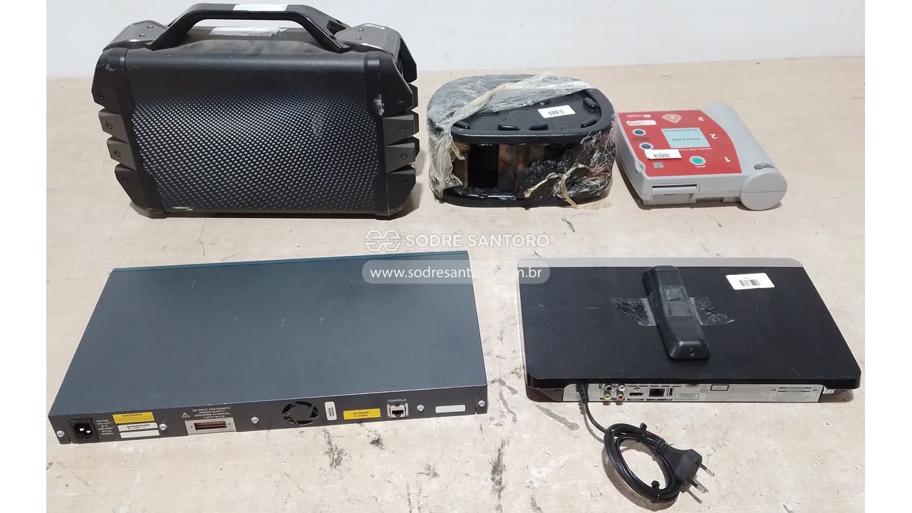 Foto 2: desfibrilador,phantom,switch,blu-ray e caixa som