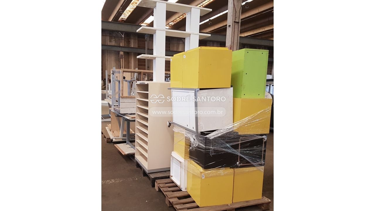 Foto 2: mesas, escaninho, estante, flip chart, racks, ...