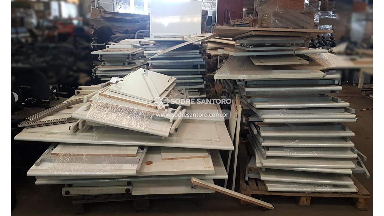 Foto 7 de 13: mesas, escaninho, estante, flip chart, racks, ...