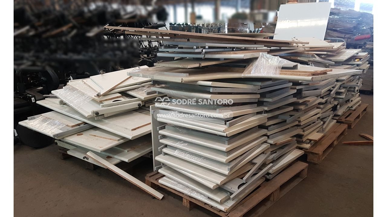 Foto 8 de 13: mesas, escaninho, estante, flip chart, racks, ...