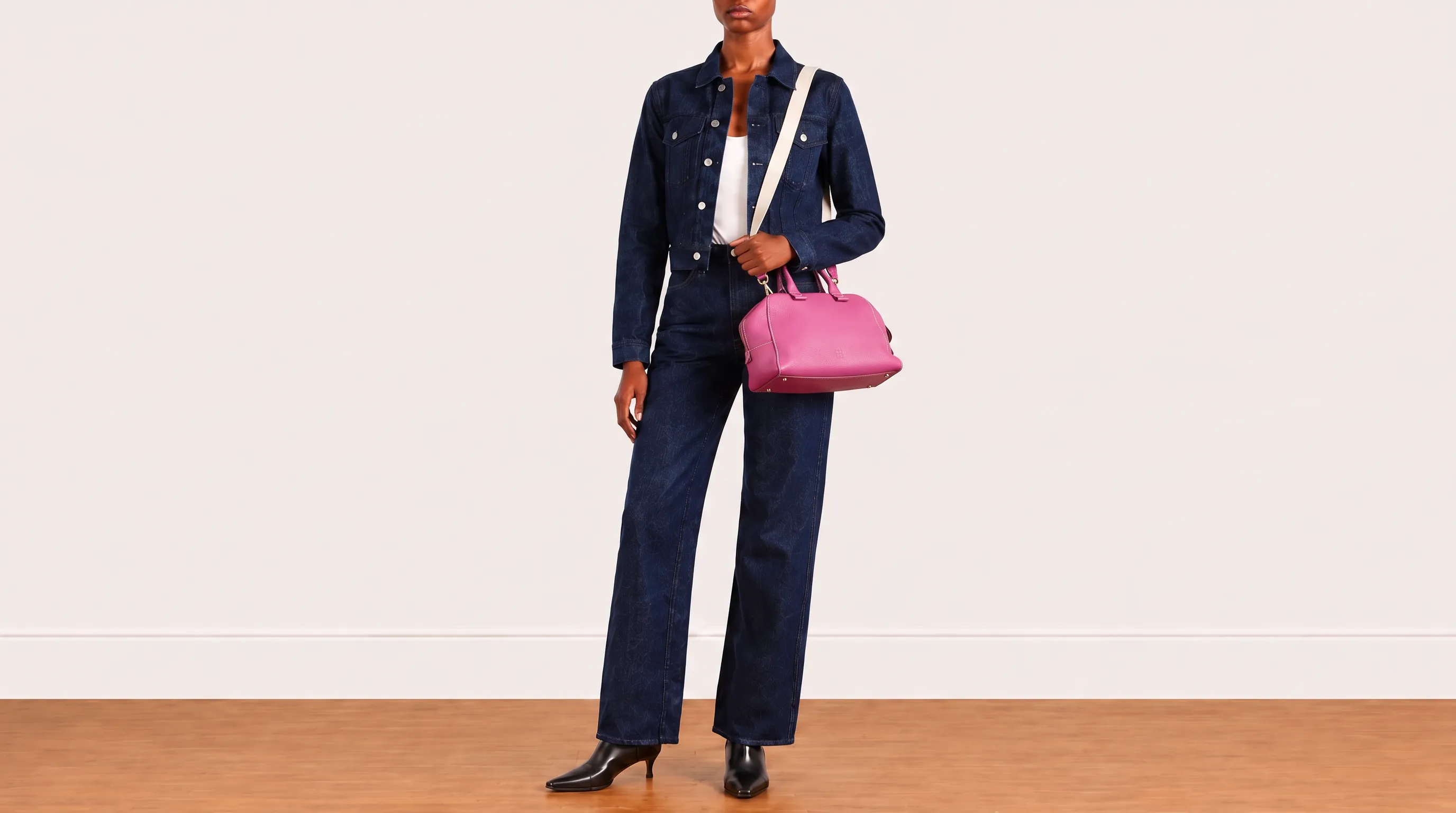 Foto 3: CAROLINA HERRERA - Bolsa Blasón S Média em Couro Rosa