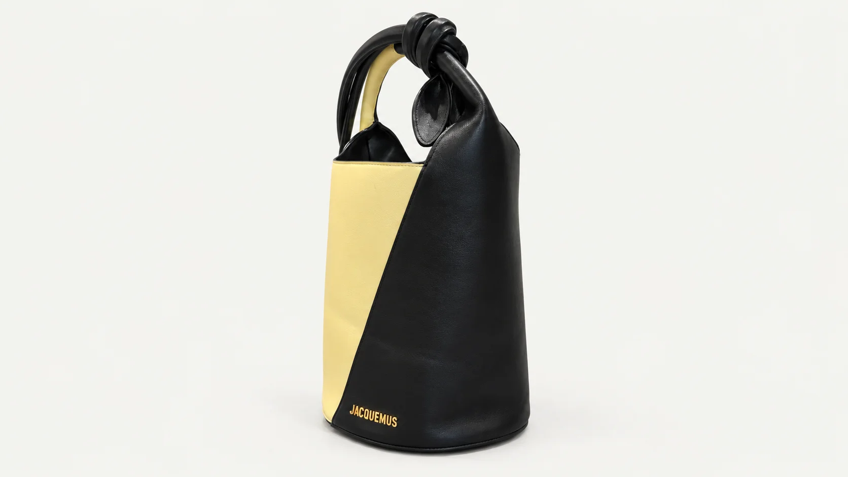 Foto 3: JACQUEMUS - Le Petit Tourni Bucket Bag em Couro