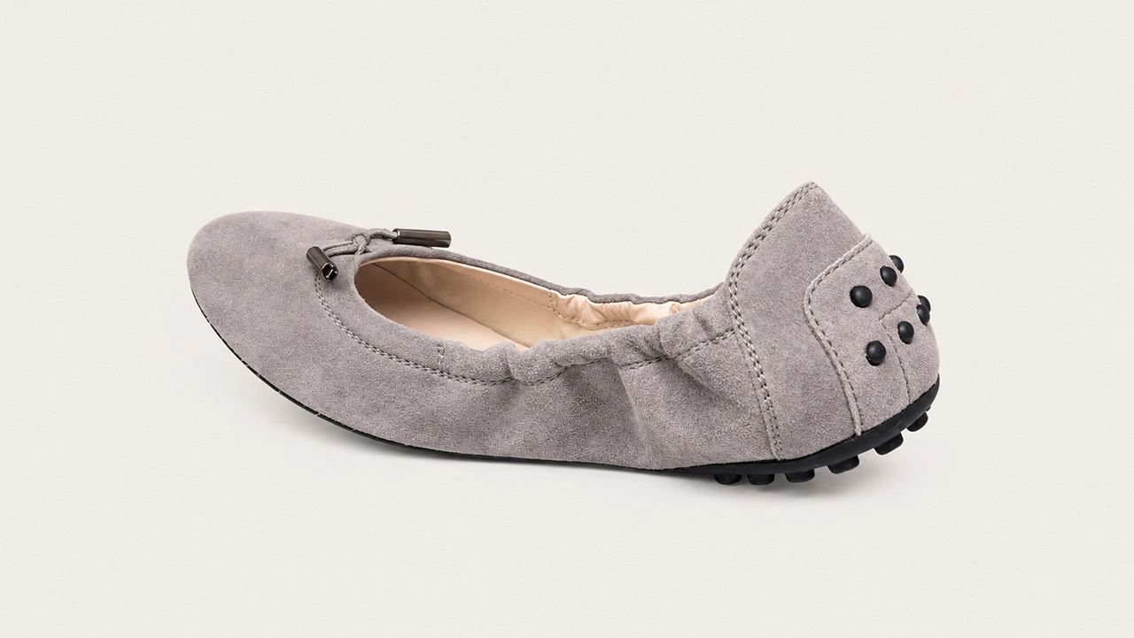 Foto 3: TOD'S - Sapatilha em Camurça cor Fendi. Tamanho 37,5 IT / 35 BR