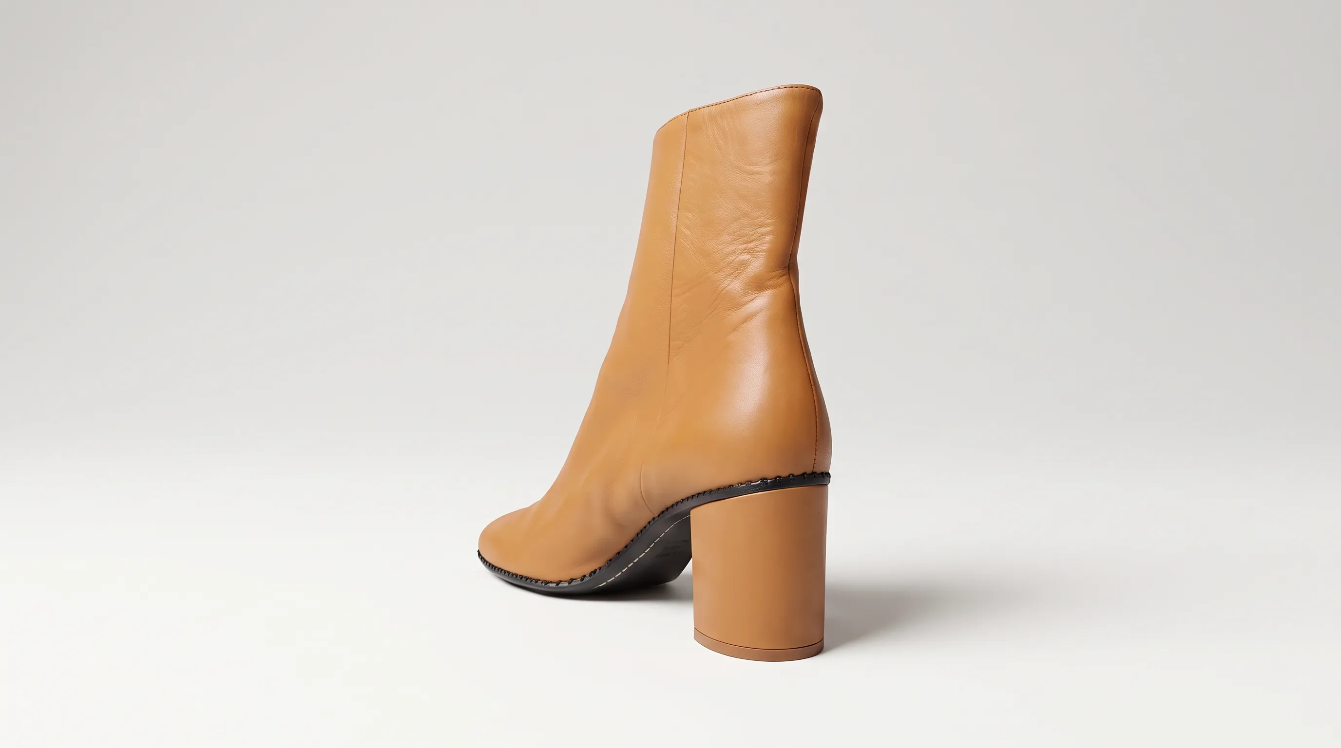 Foto 3: HERMÈS - Bota Hermès Dedale em Couro Bege Block Hell. Tamanho 37 IT / 35 BR