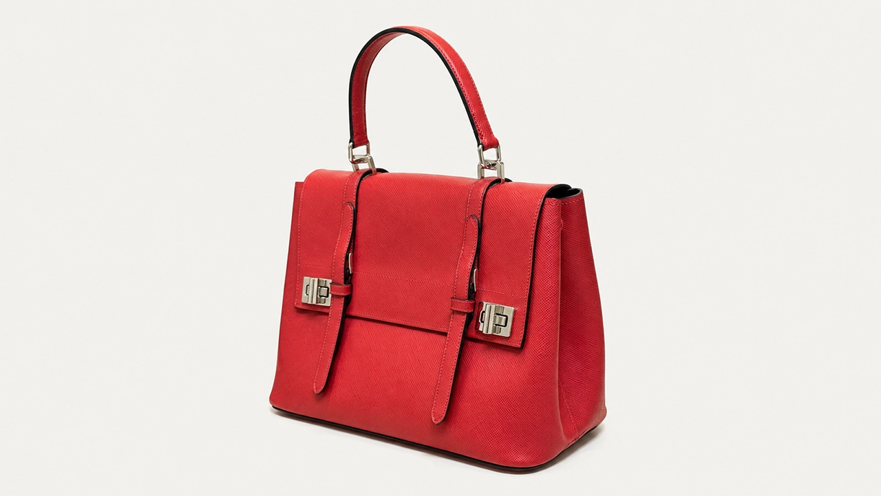 Foto 4: PRADA - Bolsa Half Flap Double Turn-Lock em Couro Saffiano Vermelho