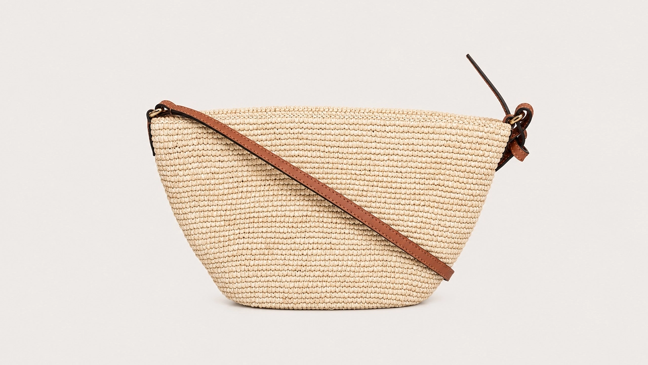 Foto 4: LOEWE - Bolsa Slit Pochette em Ráfia e Calfskin
