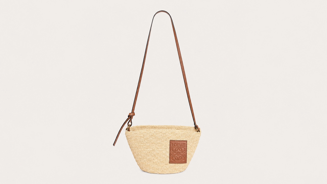 Foto 3: LOEWE - Bolsa Slit Pochette em Ráfia e Calfskin