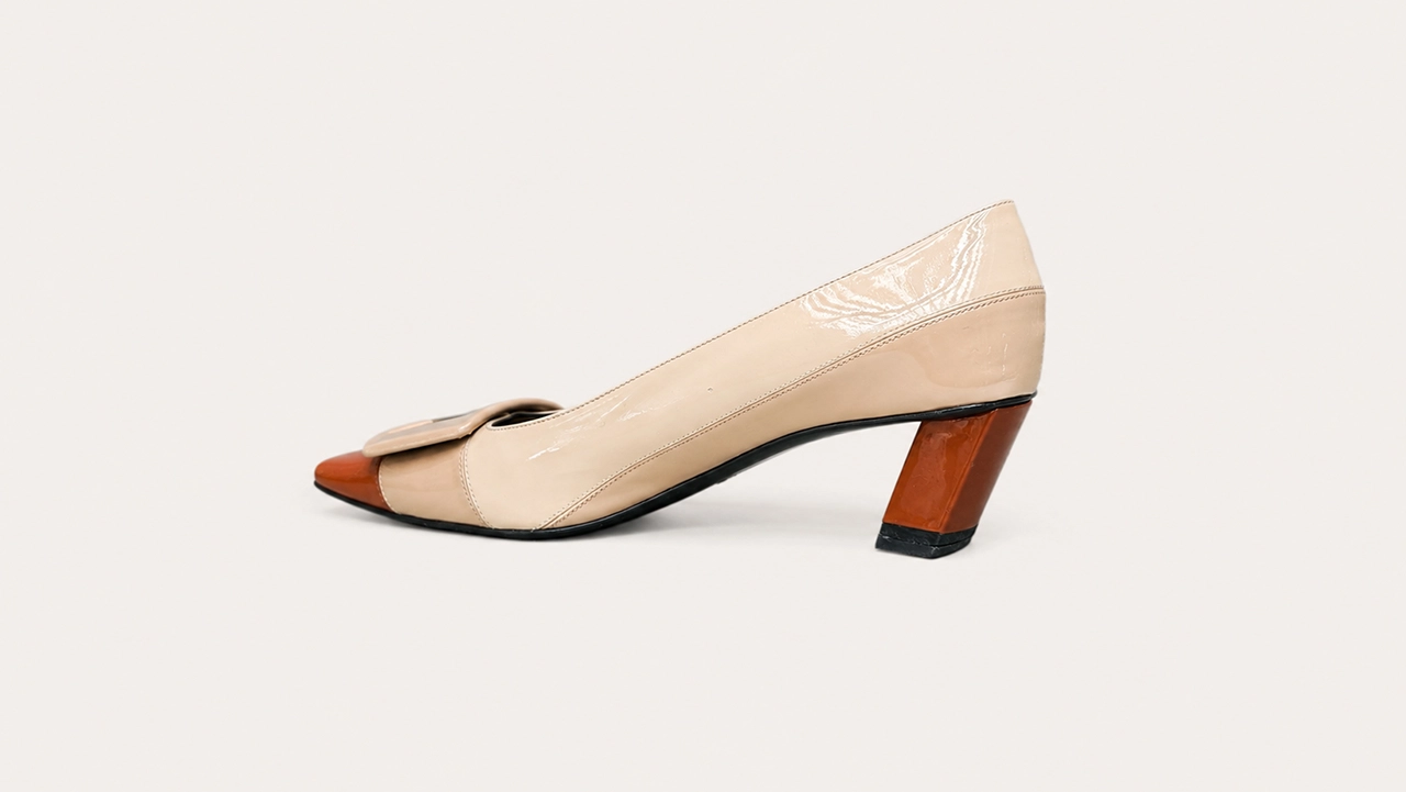 Foto 3: ROGER VIVIER - Scarpin Belle Verniz Bege com Biqueira Laranja. Tamanho 38 IT / 36 BR
