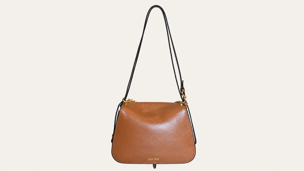 Foto 3: MIU MIU - Bolsa Dahlia Shoulder Large em Couro Caramelo