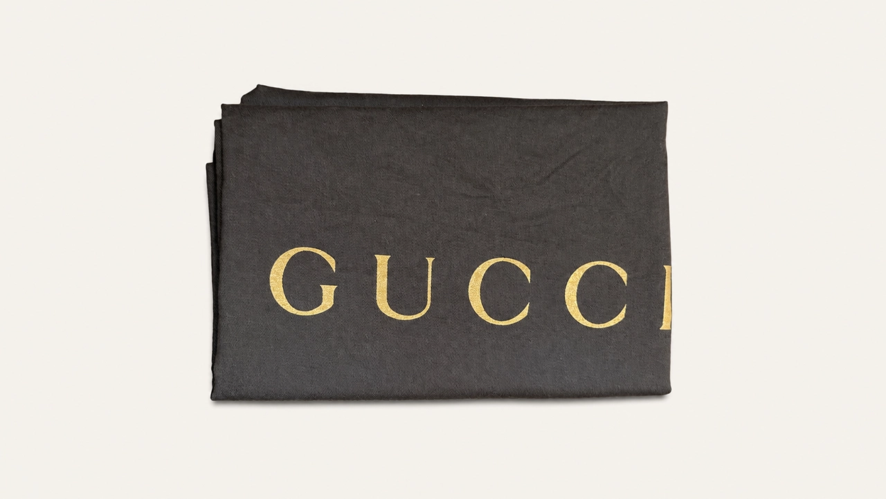 Foto 5: GUCCI - Bolsa Lady Bamboo Flap Bag Média em Couro Branco
