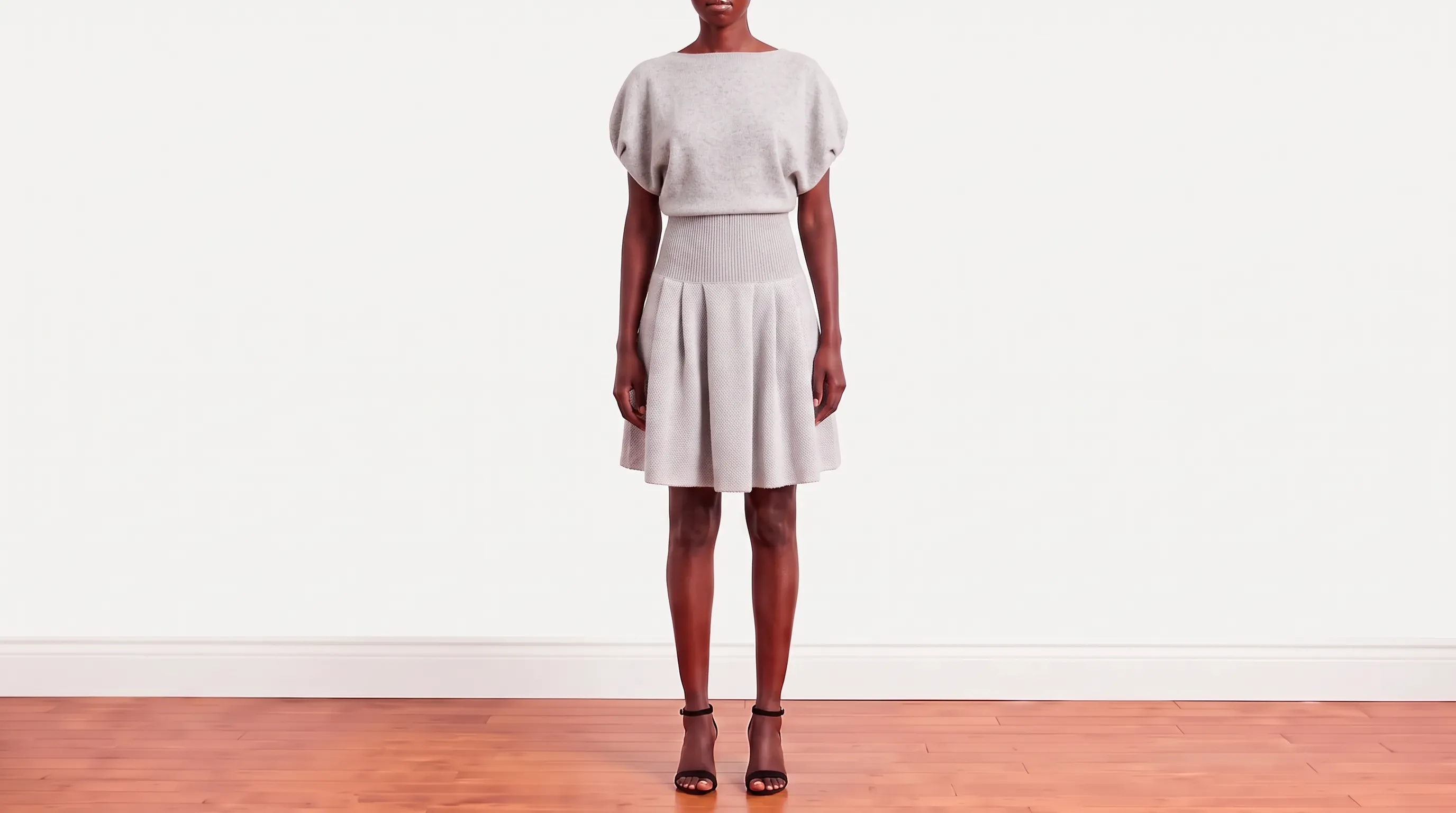 Foto 2: CHANEL - Vestido em cashmere cinza. Tamanho 42 IT / 40 BR