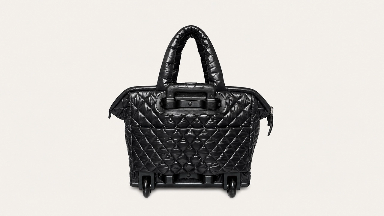Foto 4: CHANEL - Bolsa Coco Cocoon Trolley Rolling em Nylon Matelassê Preto