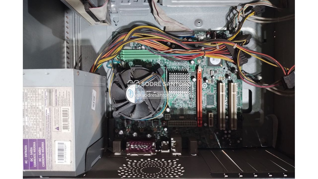 Foto 4: sucatas de 4 cpus (2 lg, 1 samsung e 1 dell)