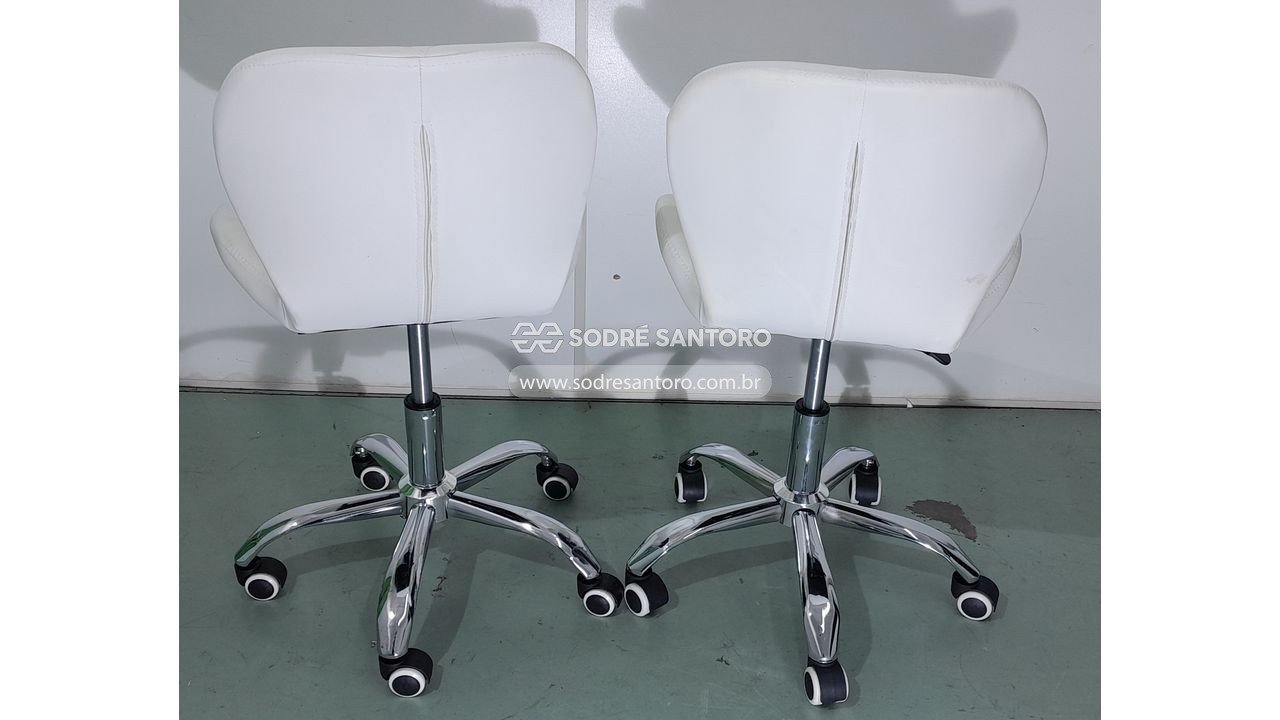 Foto 2: 2 cadeiras giratórias com rodízios