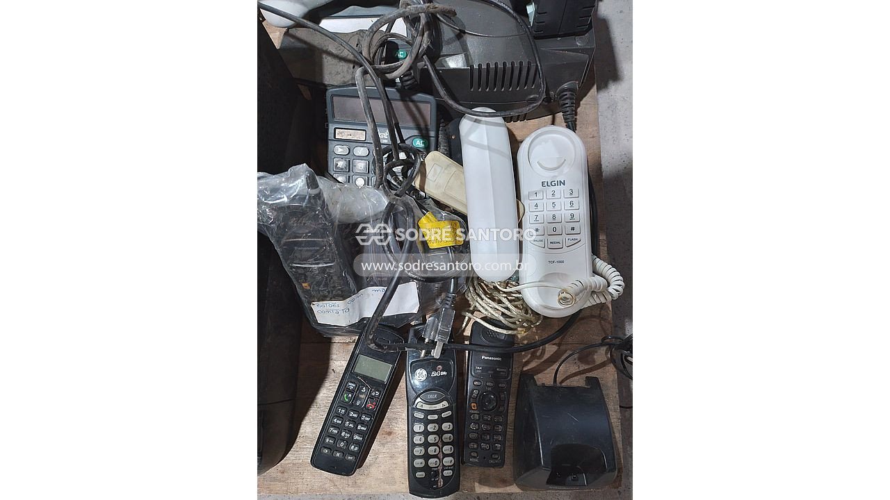 Foto 2: abajures decorativos e mini armário,diversos spots e lâmpadas,monitores, cpus, impressora, fax e periféricos,nobreaks, aparelhos telefônicos e aquecedor