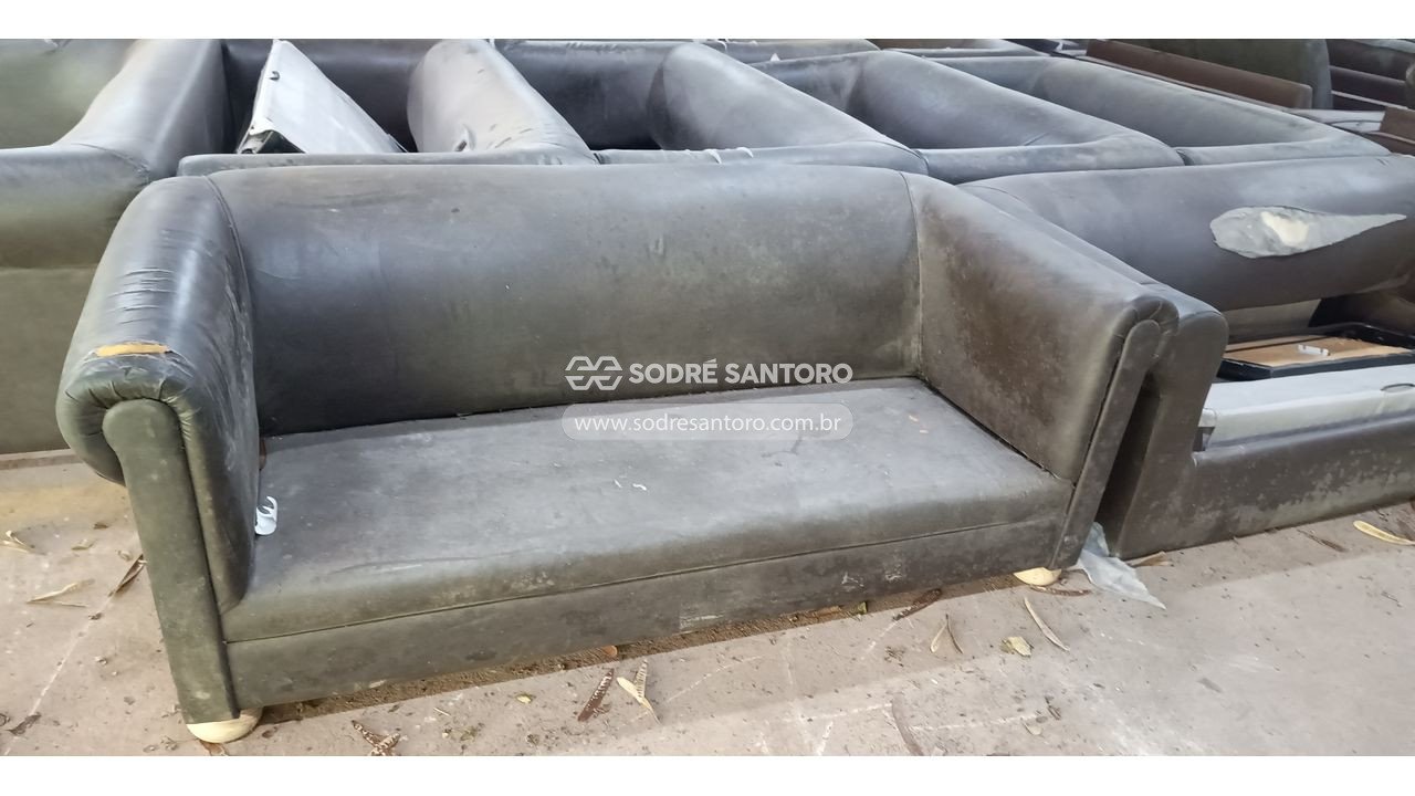 Foto 3: sucata de 10 sofás cama, 1 sofá e 1 estrutura