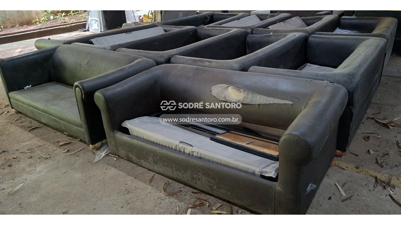 Foto 4: sucata de 10 sofás cama, 1 sofá e 1 estrutura