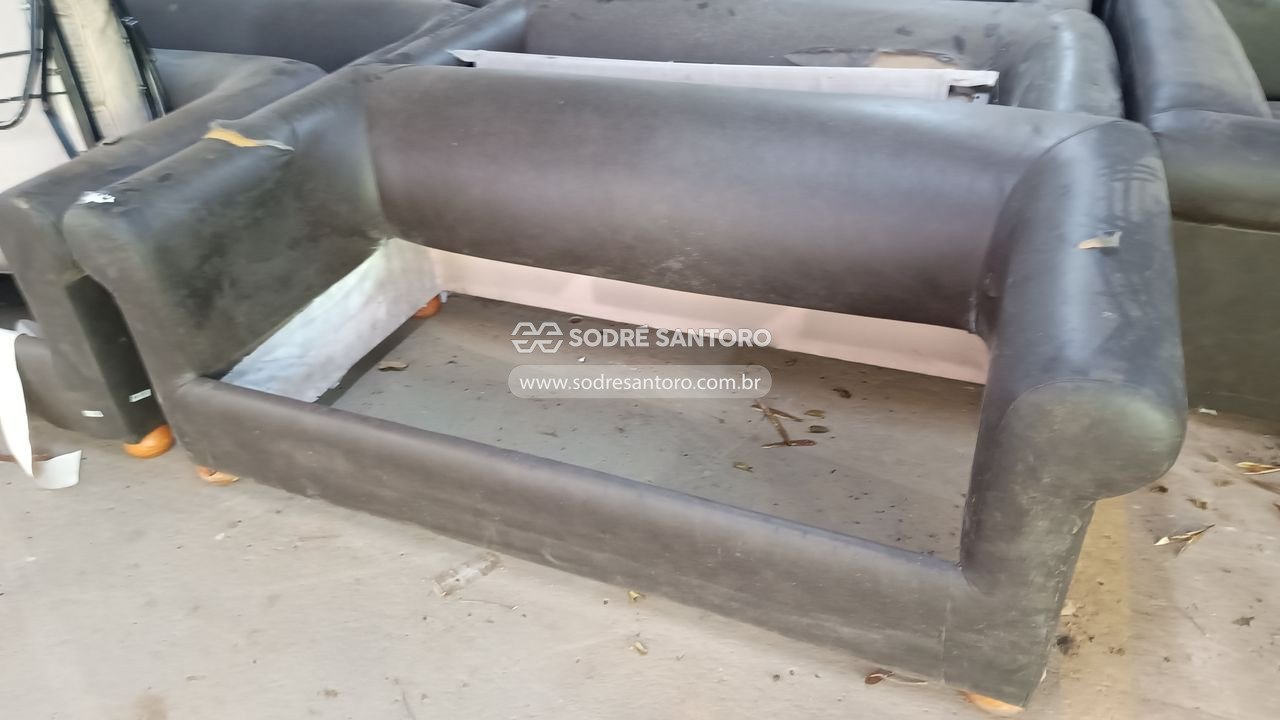 Foto 5: sucata de 10 sofás cama, 1 sofá e 1 estrutura