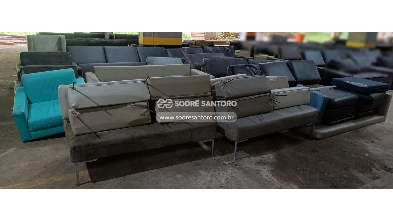 Foto 2: sucata de 11 sofás e 4 poltronas