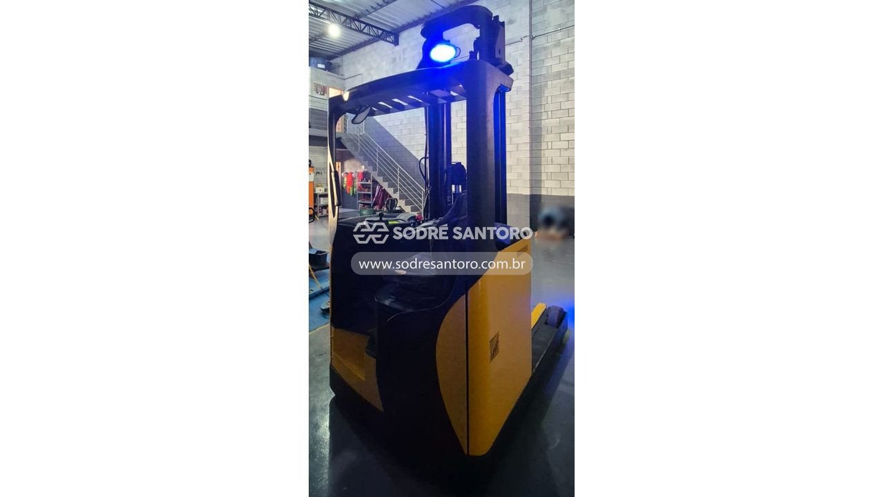 Foto 6 de 8: empilhadeira elétrica retratil hyster matrix
