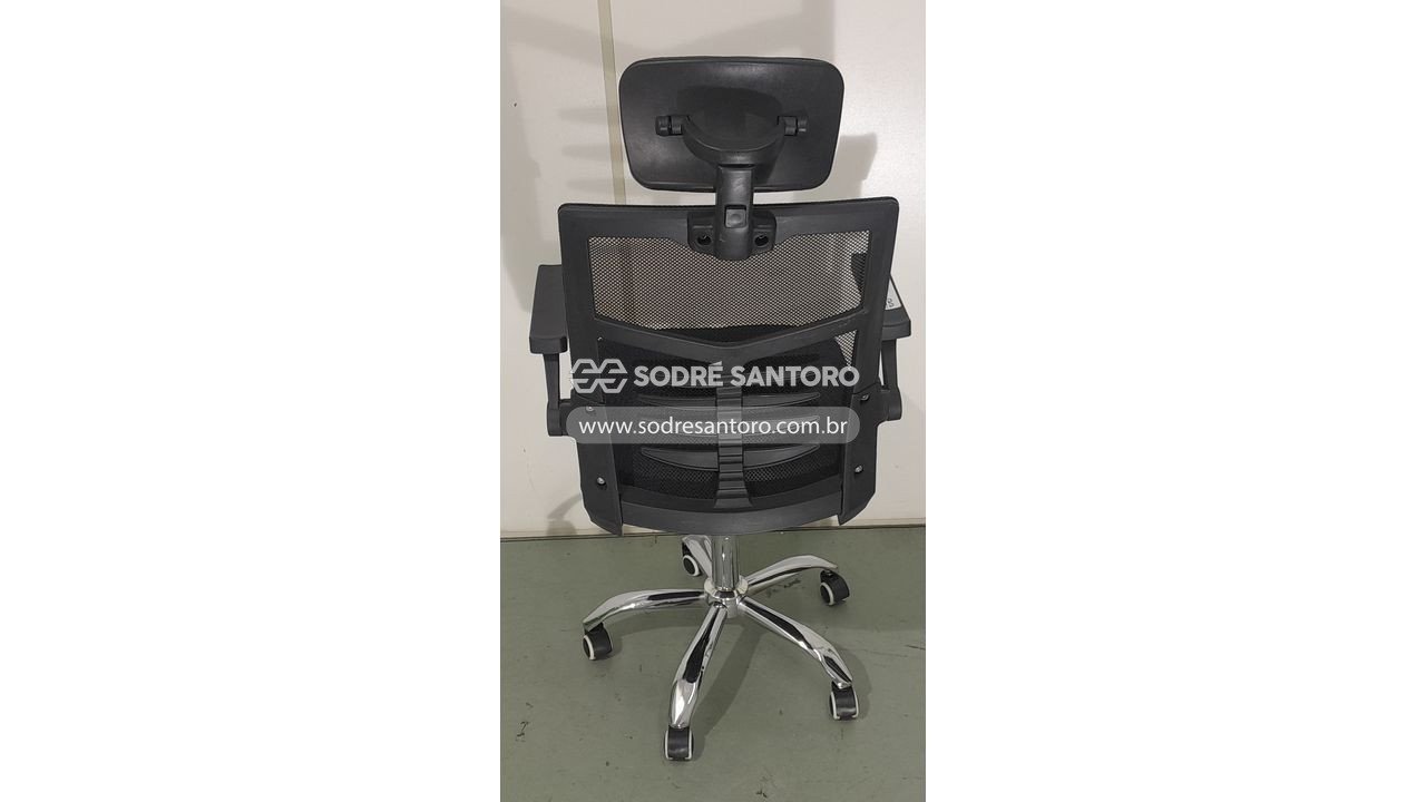 Foto 2: cadeira giratória com rodízios