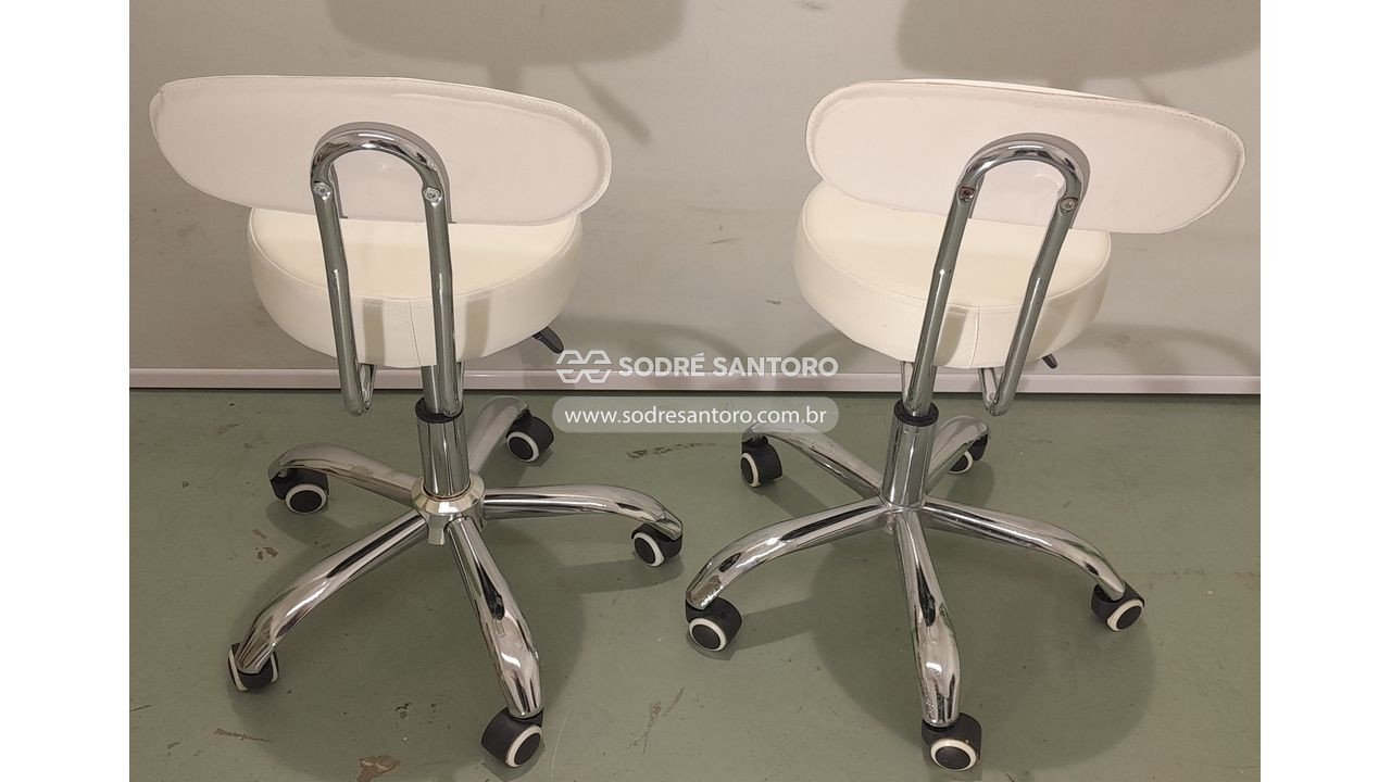 Foto 2: 2 cadeiras mochos giratórias com rodízios