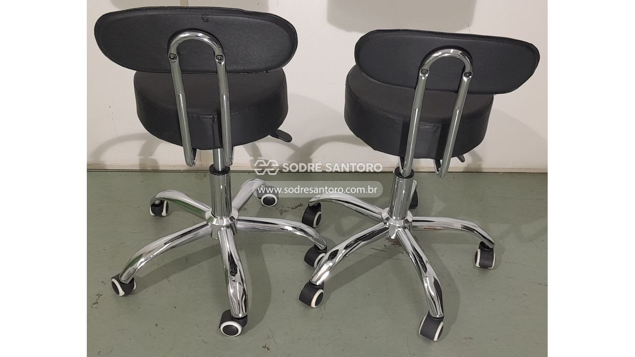 Foto 2: 2 cadeiras mochos giratórias com rodízios