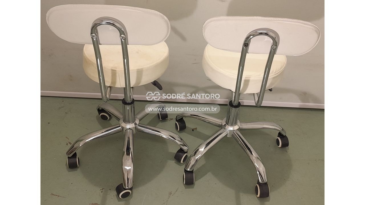 Foto 2: 2 cadeiras mochos giratórias com rodízios