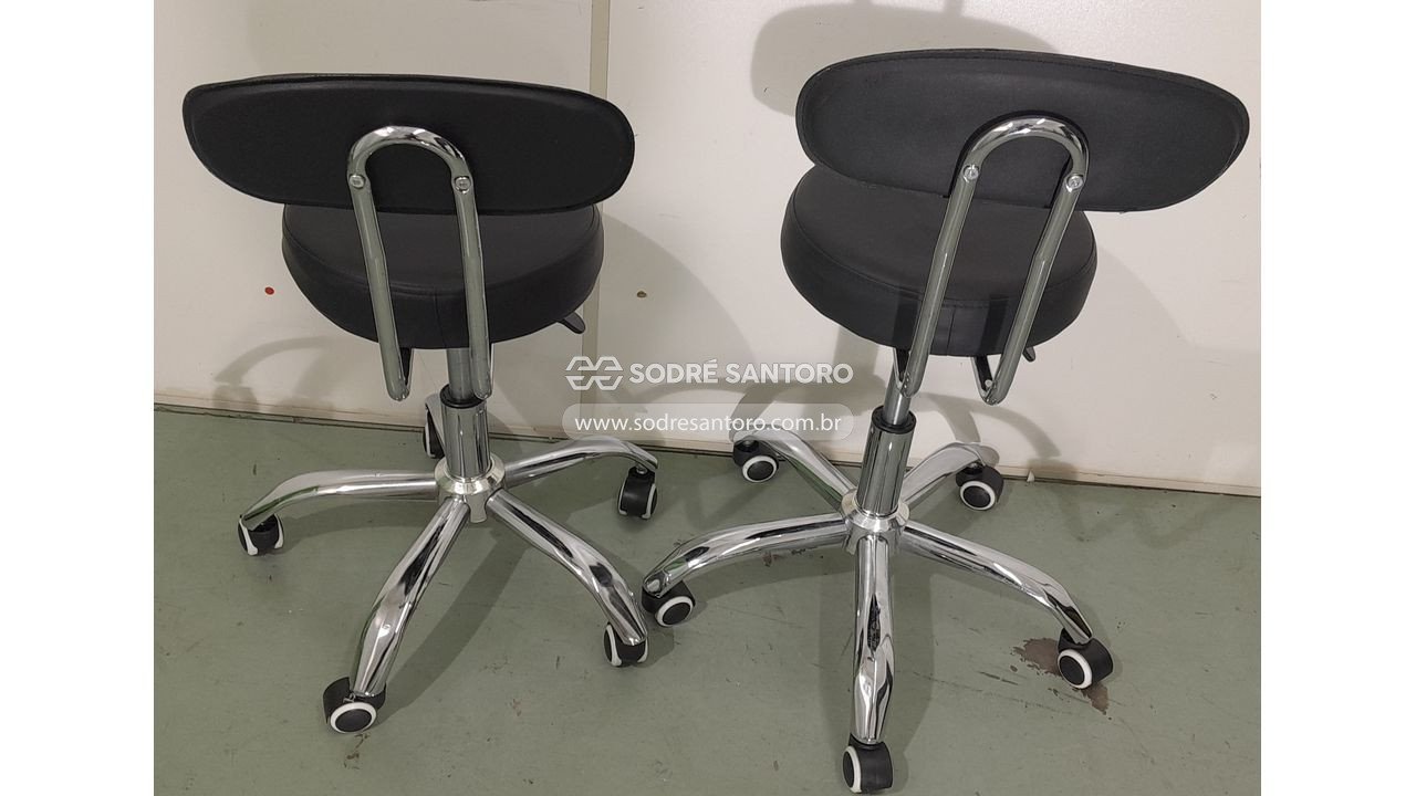 Foto 2: 2 cadeiras mochos giratórias com rodízios