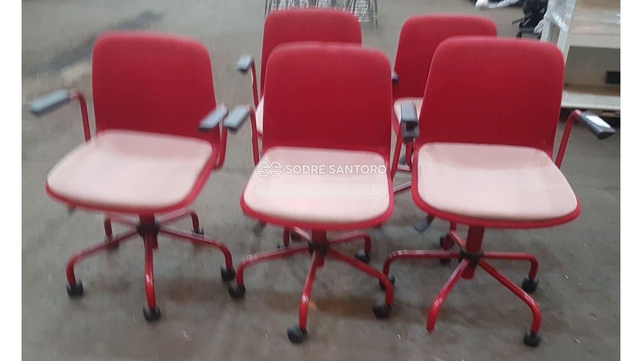 Foto 3: 5 cadeiras c/ braços, giratórias c/ rodízios