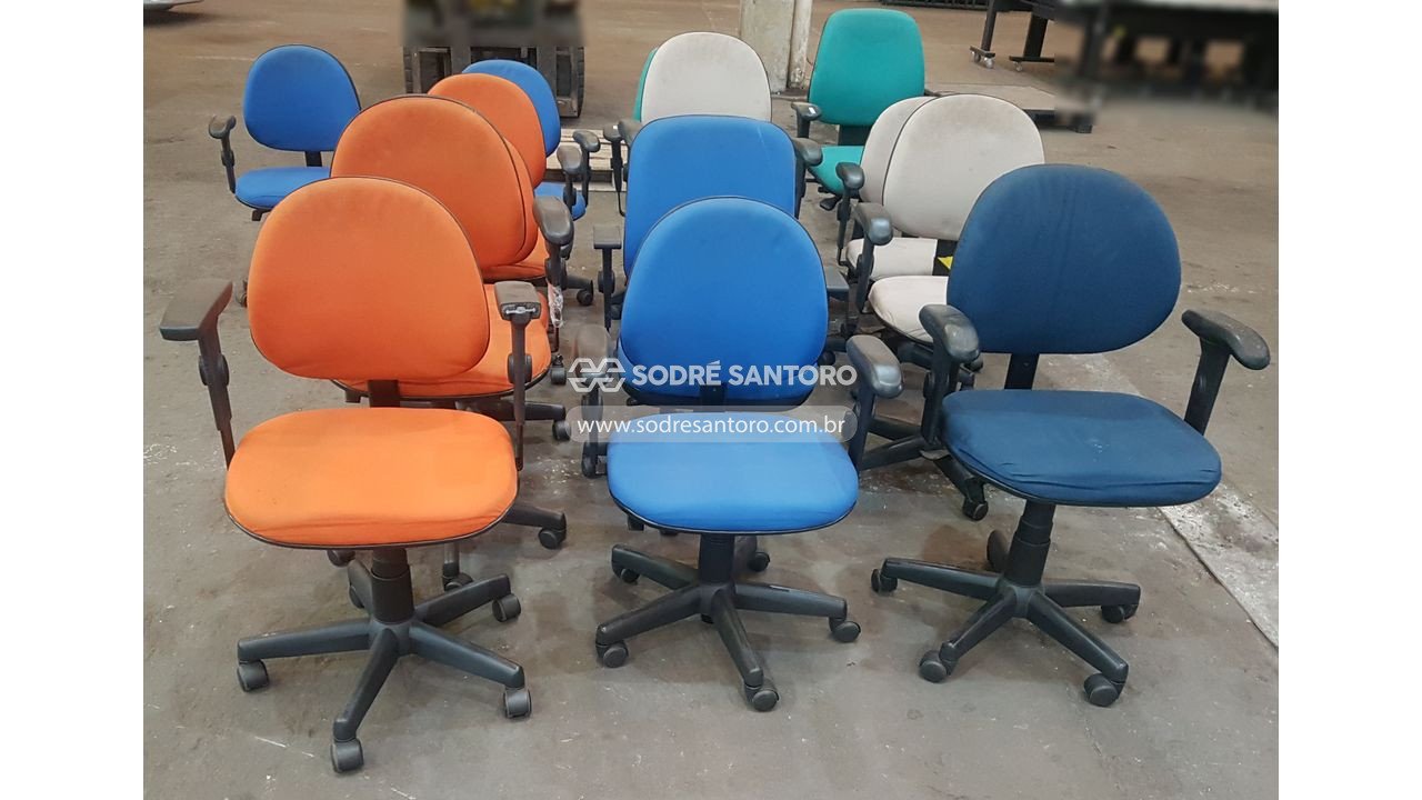 Foto 2: 14 cadeiras c/ braços, giratórias c/ rodízios